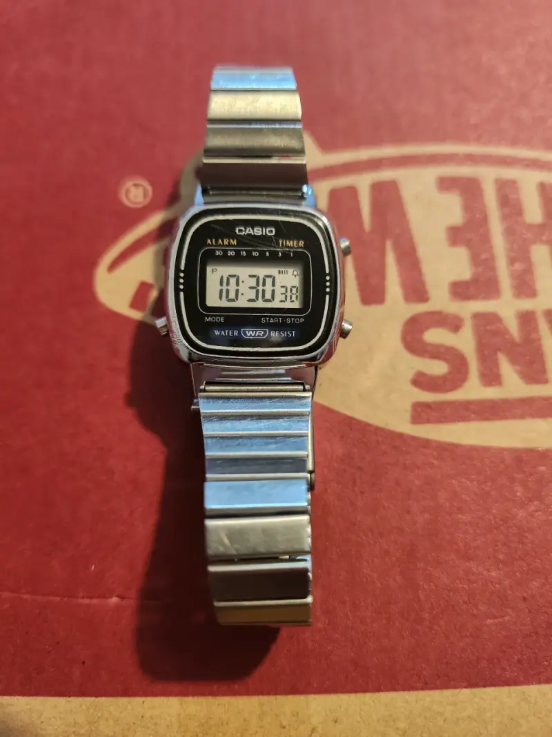 Reloj digital Casio vintage con alarma - 1