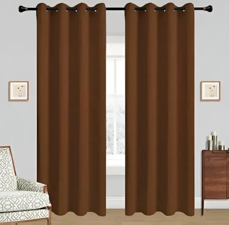 Cortinas opacas café con argollas metálicas - 1