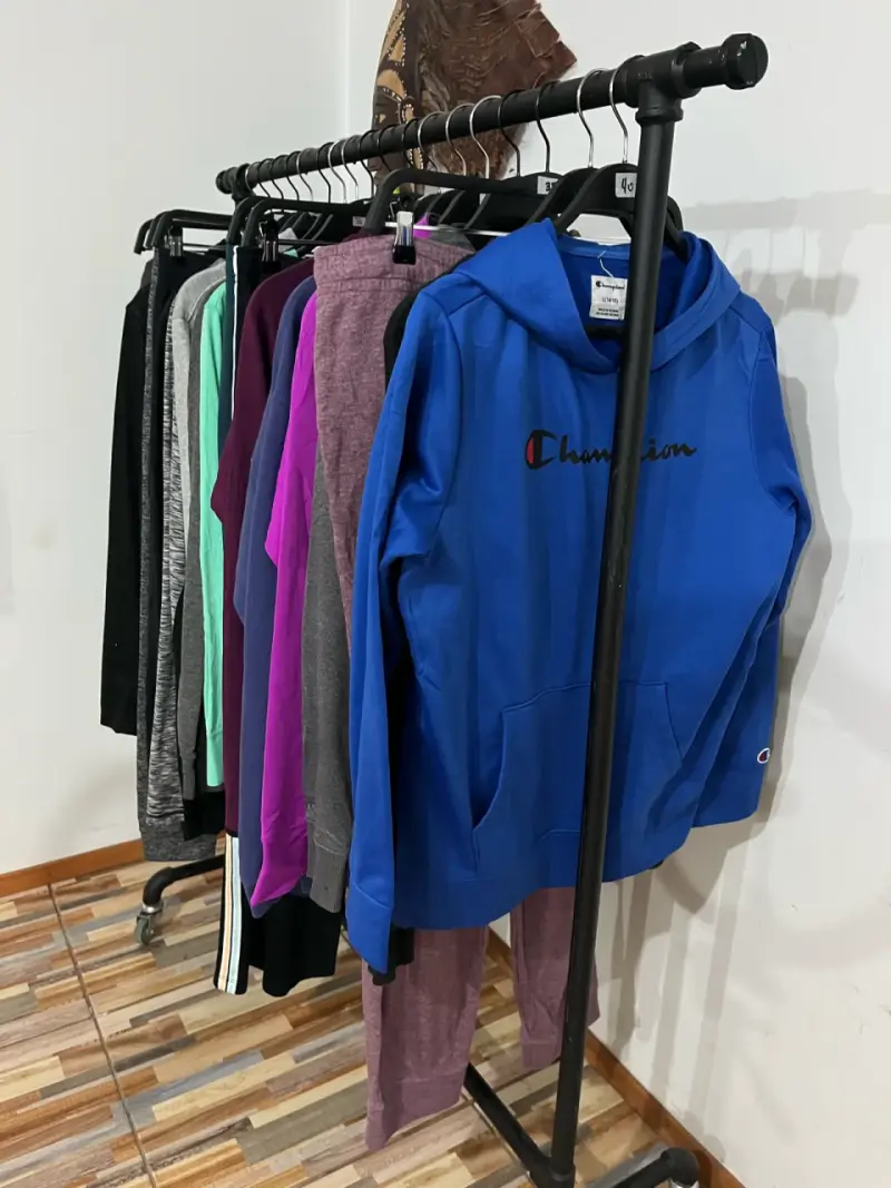 Lote de ropa mixto de marca
