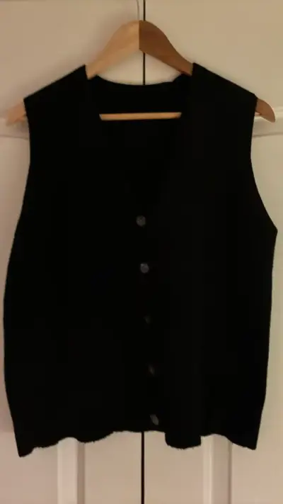 Chaleco negro de lana con botones - miniatura 1
