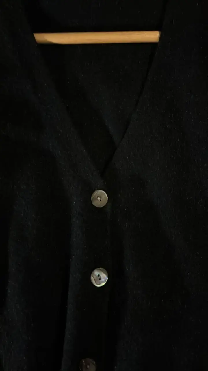 Chaleco negro de lana con botones - 3