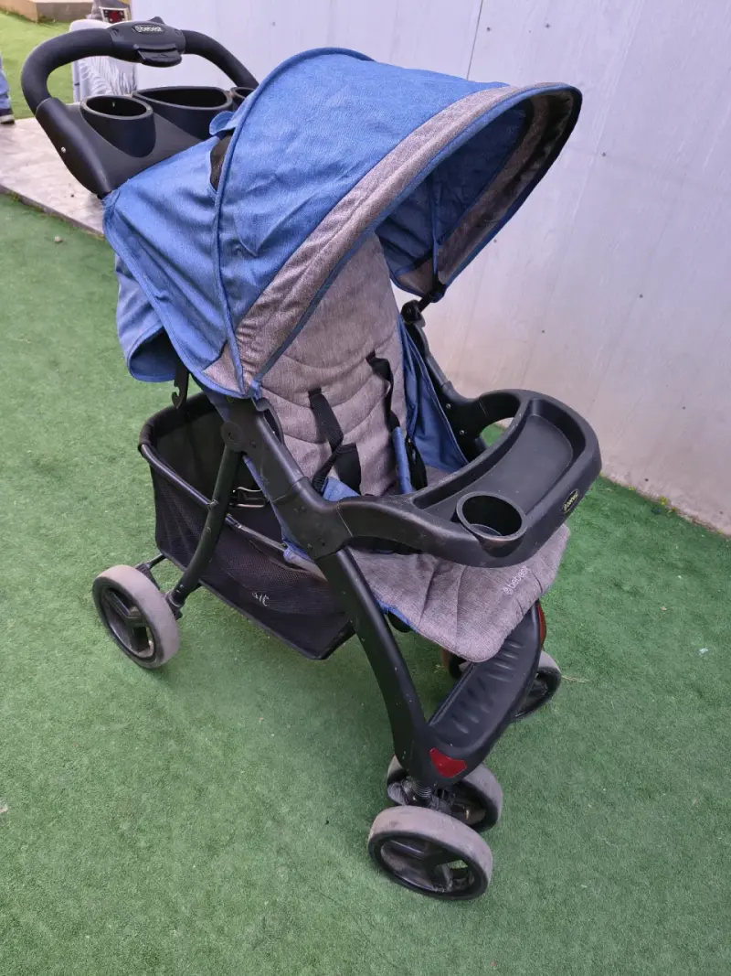 Coche de bebé azul con huevito - 2