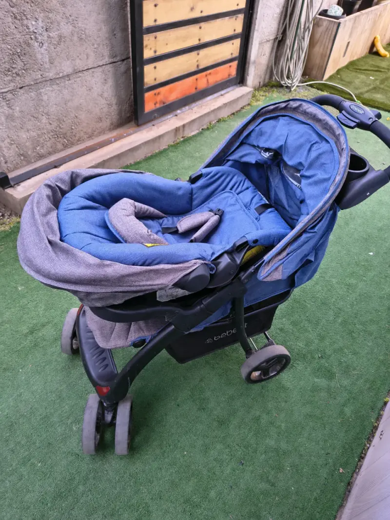 Coche de bebé azul con huevito - 5