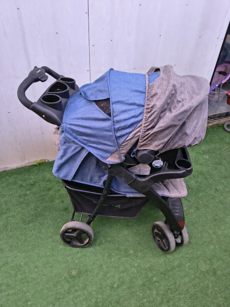 Coche de bebé azul con huevito - 6