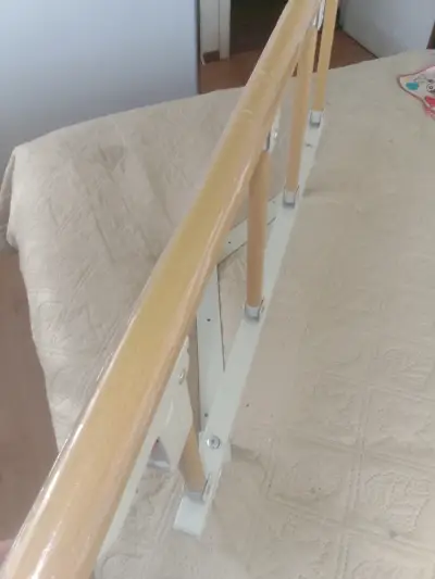 Baranda de seguridad para cama de madera - miniatura 3
