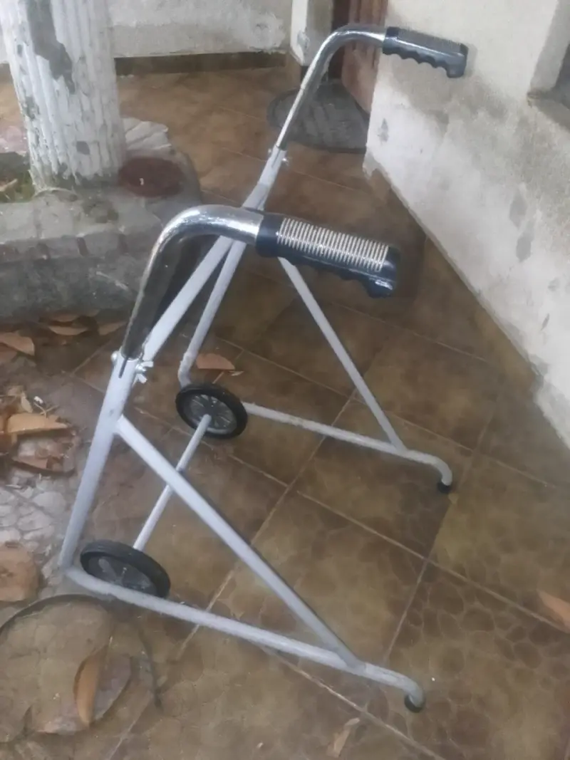 Andador para adulto con ruedas - 1