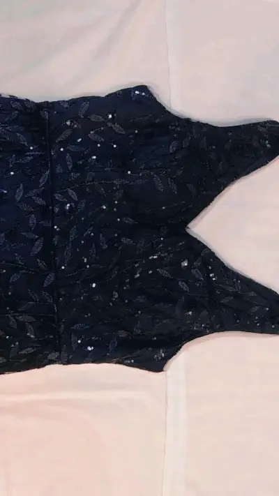 Vestido de noche azul con lentejuelas - miniatura 2