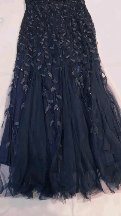 Vestido de noche azul con lentejuelas - miniatura 3