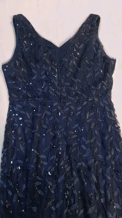 Vestido de noche azul con lentejuelas - miniatura 4