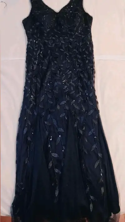 Vestido de noche azul con lentejuelas - miniatura 5