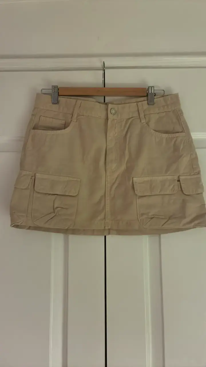 Falda corta beige con bolsillos Zara - 1
