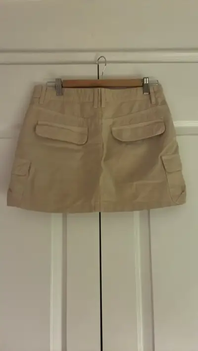Falda corta beige con bolsillos Zara - miniatura 2