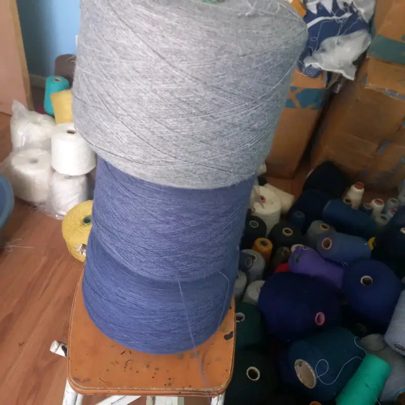 Lana acrílica 28/2 para maquinas saldos.$8000 kilo - 2