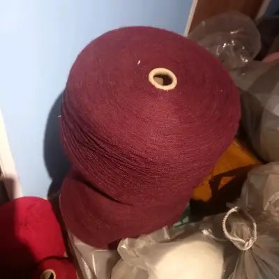 Lana acrílica 28/2 para maquinas saldos.$8000 kilo - miniatura 3