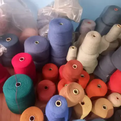Lana acrílica 28/2 para maquinas saldos.$8000 kilo - miniatura 12