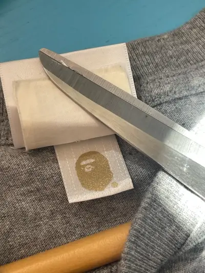 Polera gris con diseño de tiburón Bape xl - miniatura 6