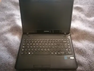 Notebook Samsung 14" – 8GB RAM – AMD E1-1200 - miniatura 1
