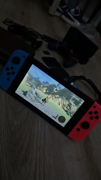 Nintendo Switch con juego, controles y accesorios - miniatura 2
