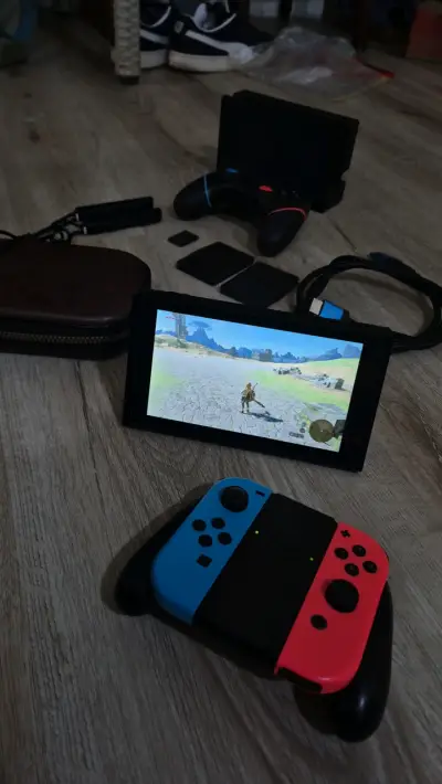 Nintendo Switch con juego, controles y accesorios - miniatura 4