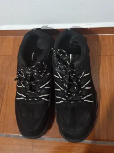 Zapatillas deportivas negras con diseño robusto - miniatura 5