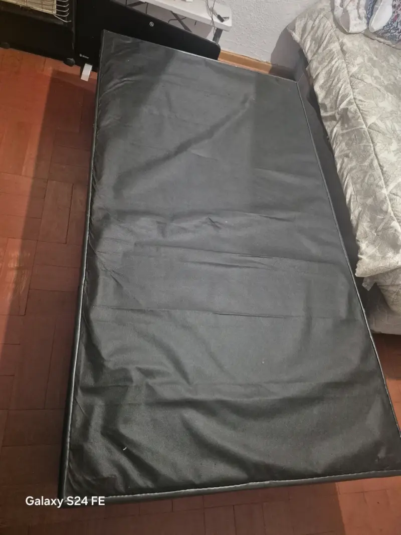 Base de cama individual negra en buen estado - 2