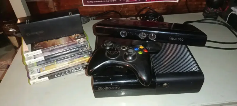 Consola Xbox 360 con Kinect y juegos