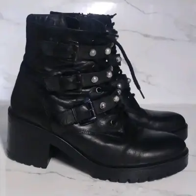 Botines Negros con Hebillas y Perlas - miniatura 2