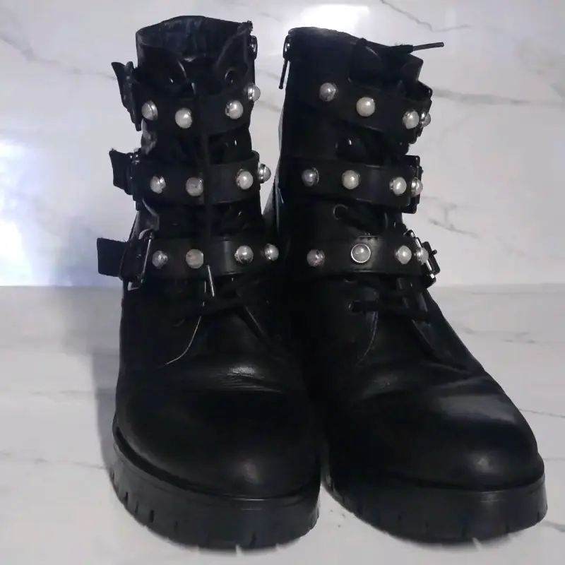 Botines Negros con Hebillas y Perlas - 3