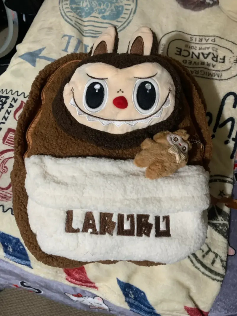 Mochila infantil Labubu de peluche con llavero