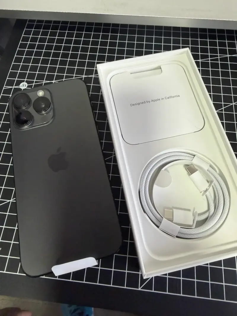 iPhone 15 Pro Max 256GB Negro en Buen Estado - 2
