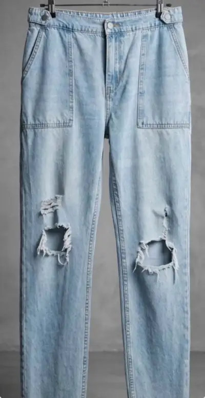 Jeans de mezclilla desgastados para mujer - miniatura 2