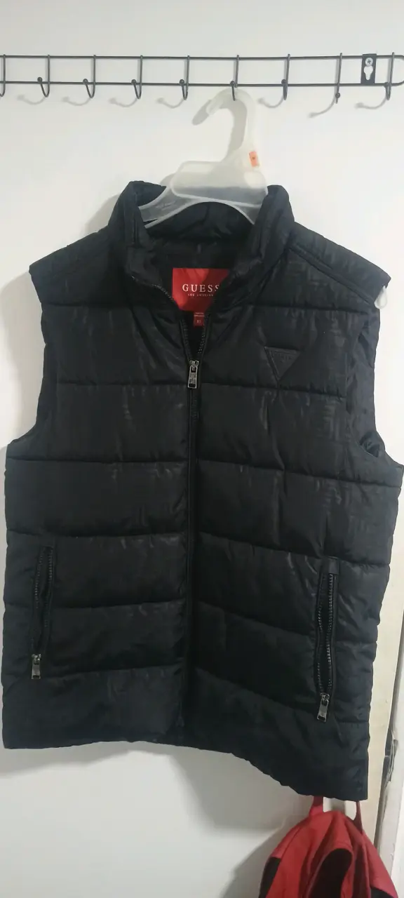 Chaleco sin mangas negro Guess para hombre - 1