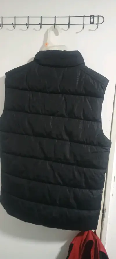 Chaleco sin mangas negro Guess para hombre - miniatura 3