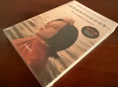 Libro 'Unorthodox: Mi Verdadera Historia' de Deborah Feldman - miniatura 2