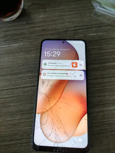 Smartphone Xiaomi Redmi note 12i con pantalla rota - miniatura 1