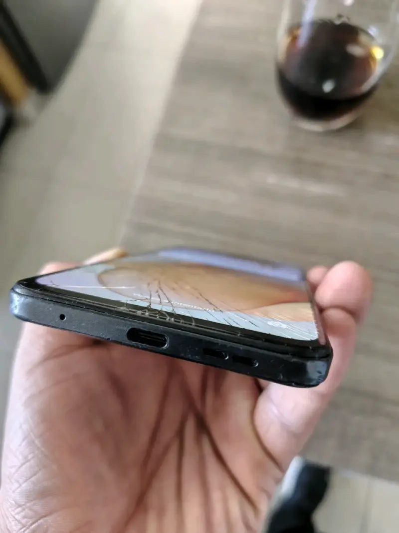 Smartphone Xiaomi Redmi note 12i con pantalla rota - 4