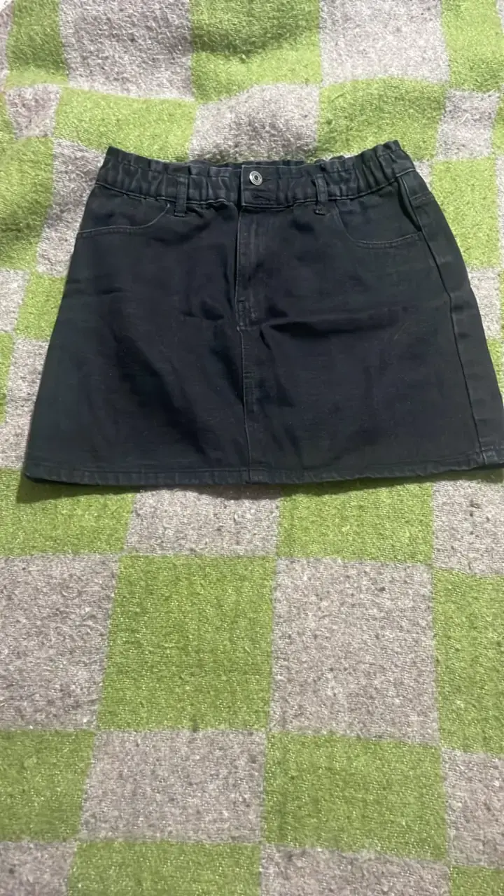 Falda negra de mezclilla para mujer - 1