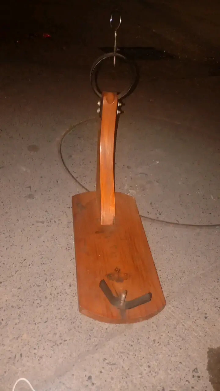 Soporte de madera para jamón curvo