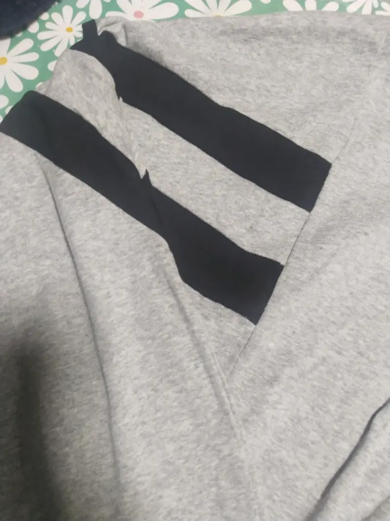 Polerones con capucha gris y negro a rayas - 6