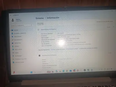 Laptop Lenovo con cargador en buen estado - miniatura 2