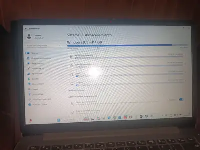 Laptop Lenovo con cargador en buen estado - miniatura 3