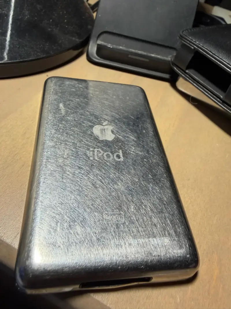 iPod Classic 160GB con carcasa protectora - 2