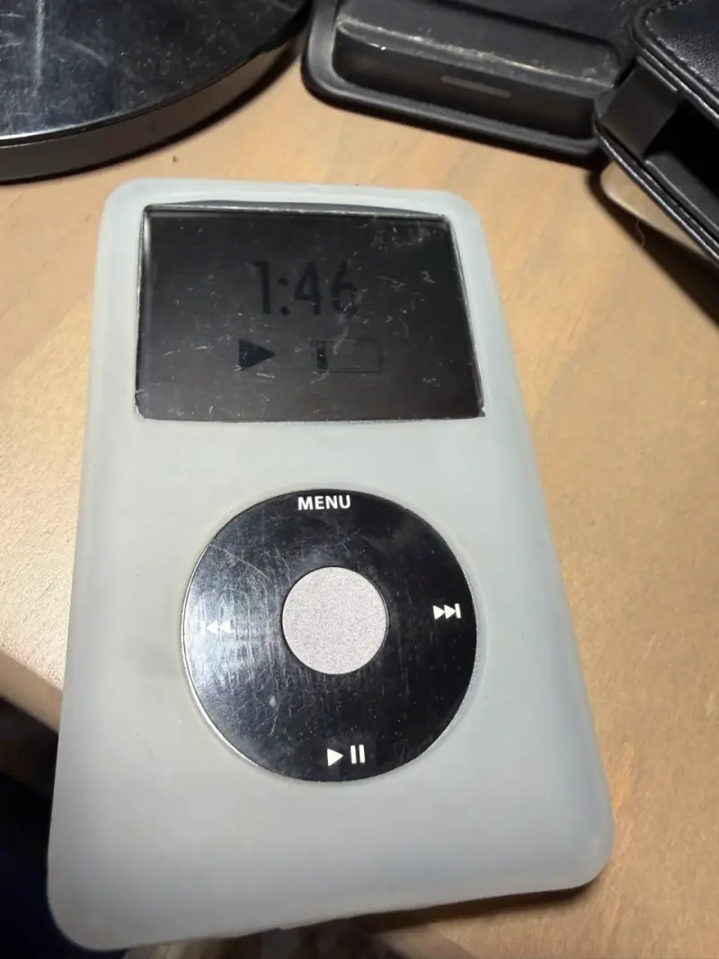 iPod Classic 160GB con carcasa protectora - 3