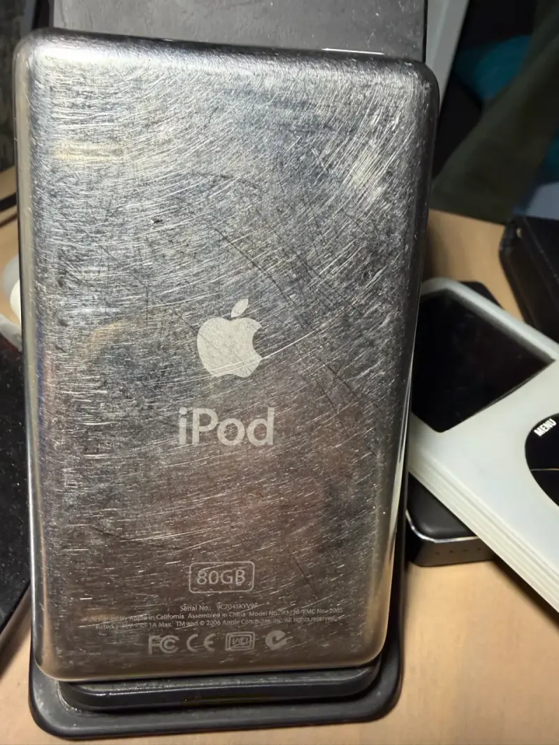 iPod Classic 80GB - 2