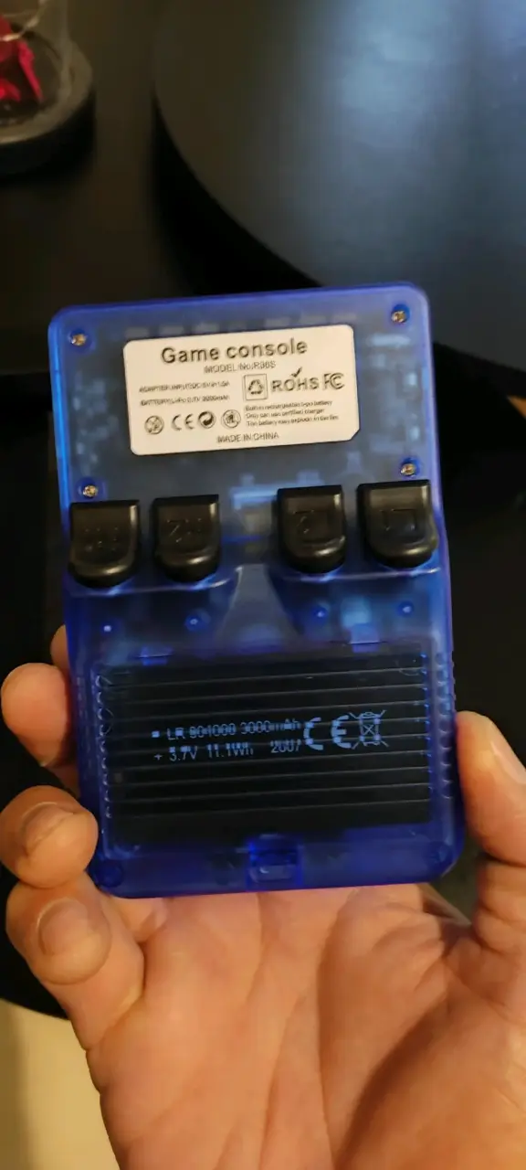 Consola de Juegos Portátil R36S Pantalla HD - 3