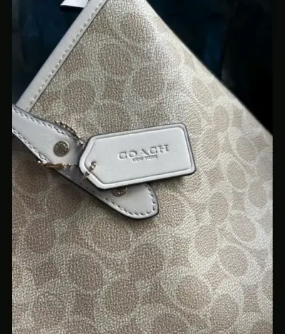 Bolso tote beige Coach con diseño clásico - miniatura 5