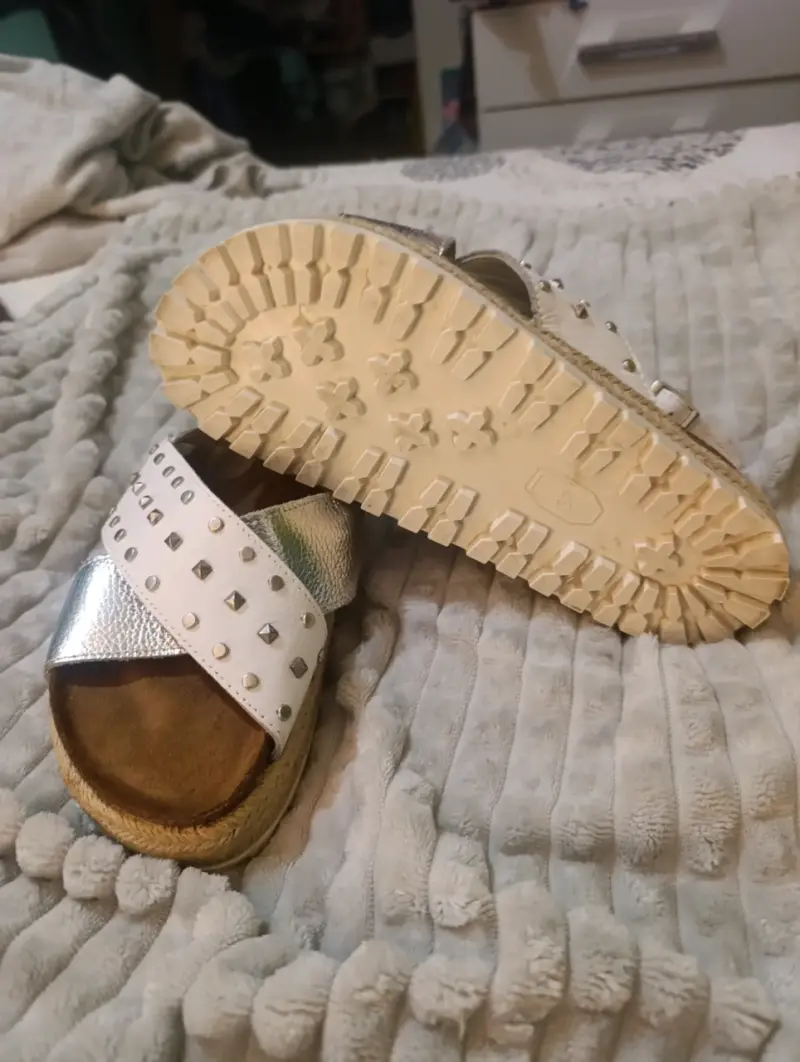 Sandalias de plataforma con tachas Bata - 3