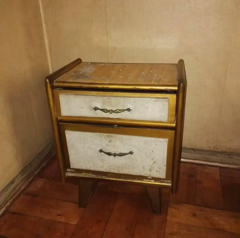 Velador vintage de madera con cajones