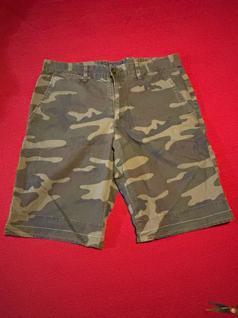 Bermudas camufladas Gap Khakis talla 32 - 2