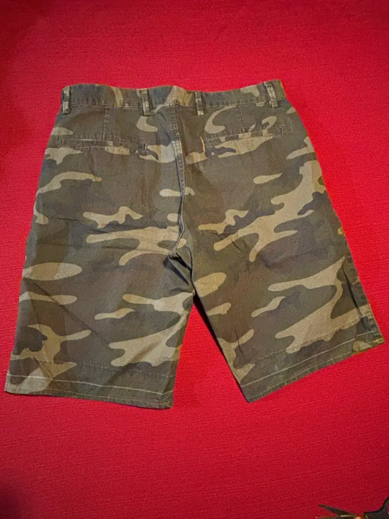 Bermudas camufladas Gap Khakis talla 32 - 3